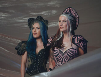 CHARLOTTE WESSELS und Alissa White-Gluz droppen neue Single „Ode To The West Wind“